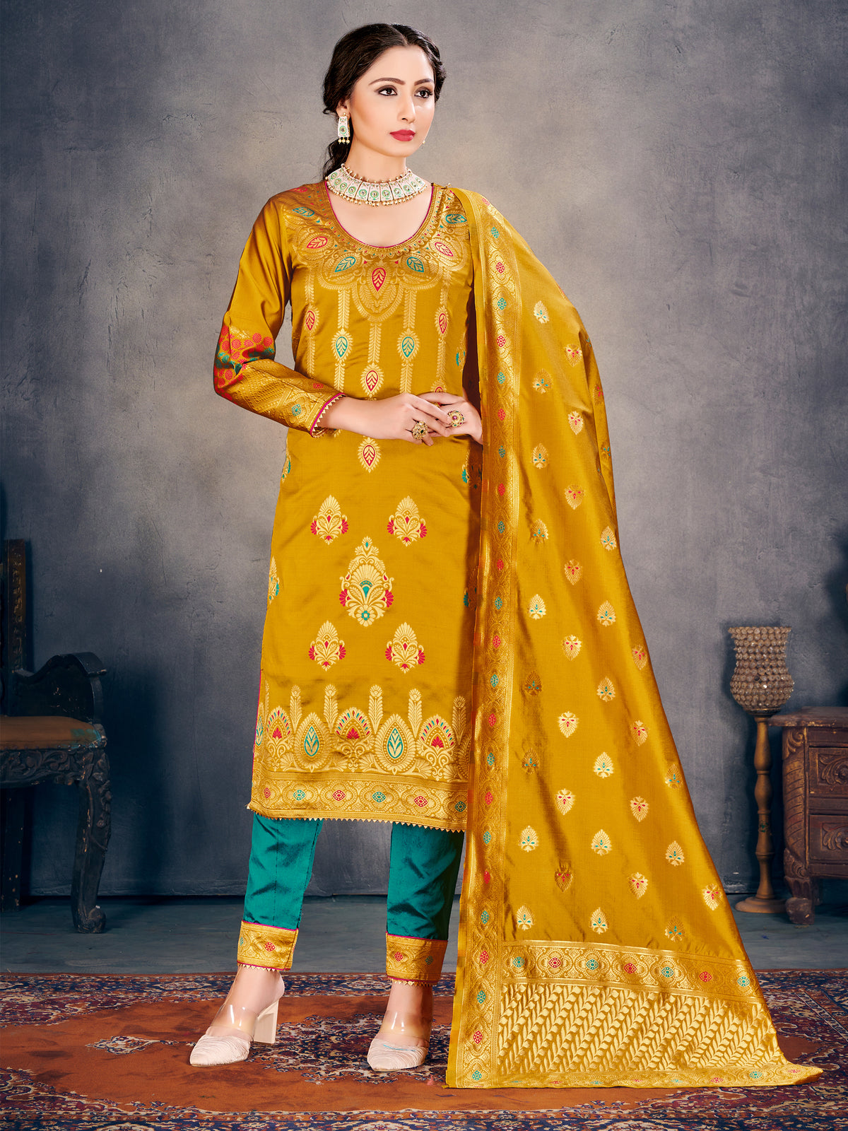 Costume Salwar tissé en soie Banarasi Art moutarde