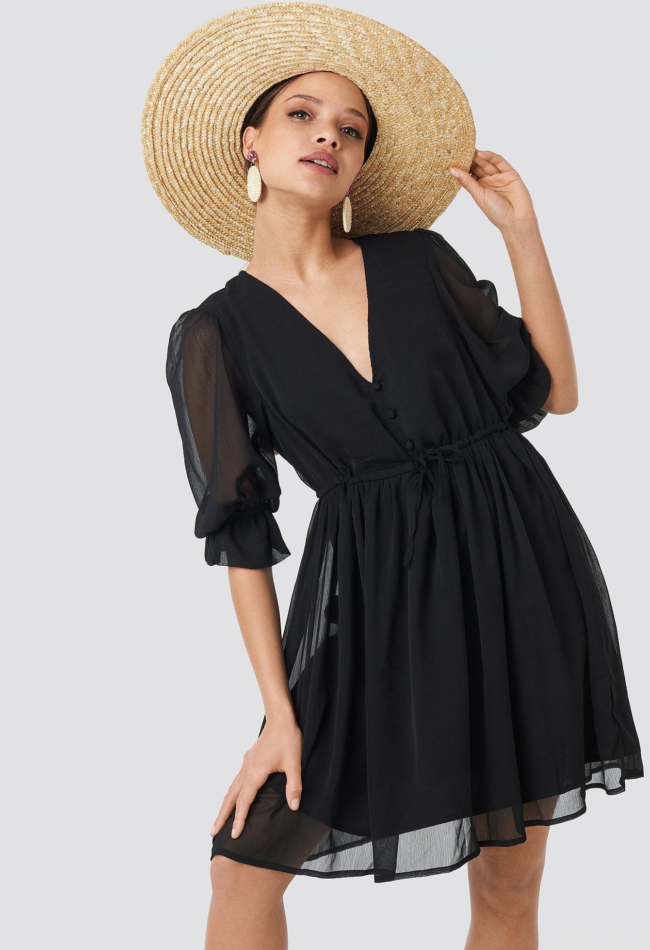 Robe en mousseline à décolleté plongeant en V Nakd noire 