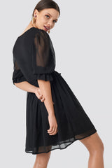 Robe en mousseline à décolleté plongeant en V Nakd noire 