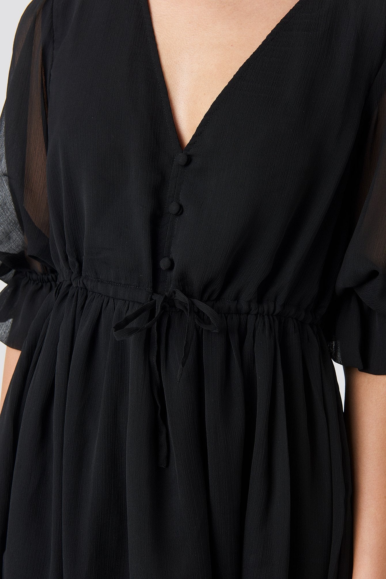 Robe en mousseline à décolleté plongeant en V Nakd noire 